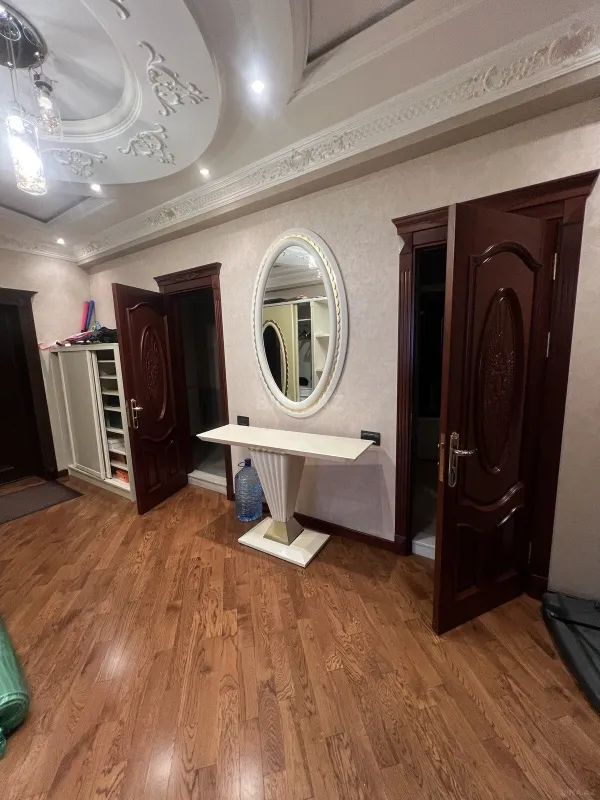Satılır 3 otaqlı mənzil 146 m²