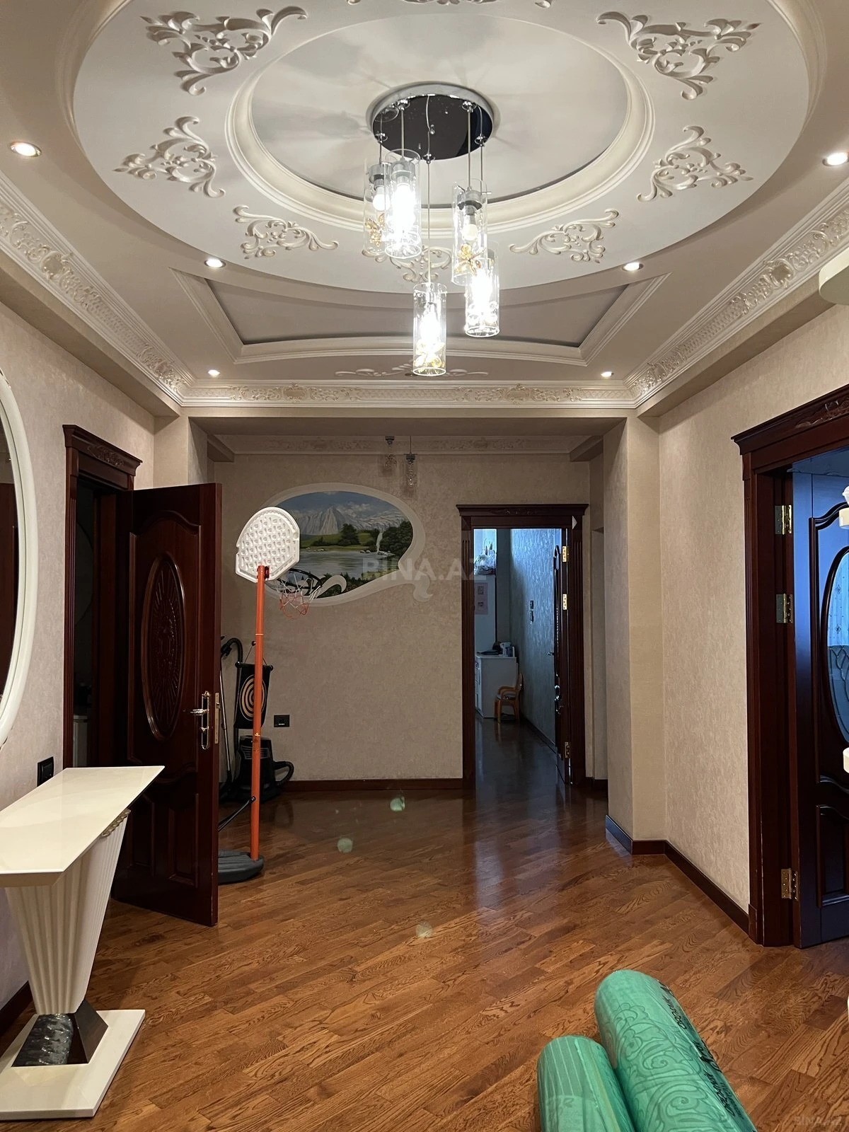 Satılır 3 otaqlı mənzil 146 m²