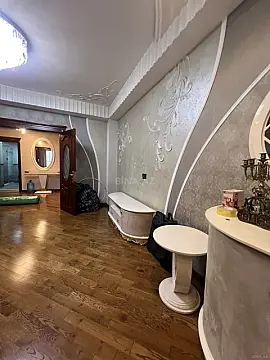 Satılır 3 otaqlı mənzil 146 m²