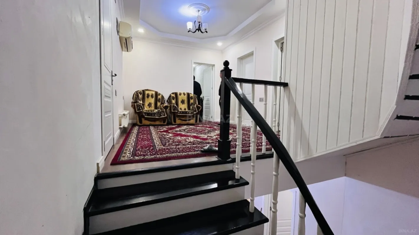 Satılır 7 otaqlı həyət evi 350 m²
