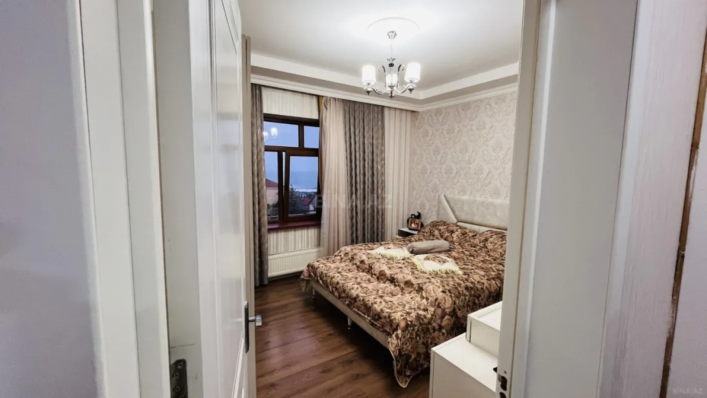 Satılır 7 otaqlı həyət evi 350 m²