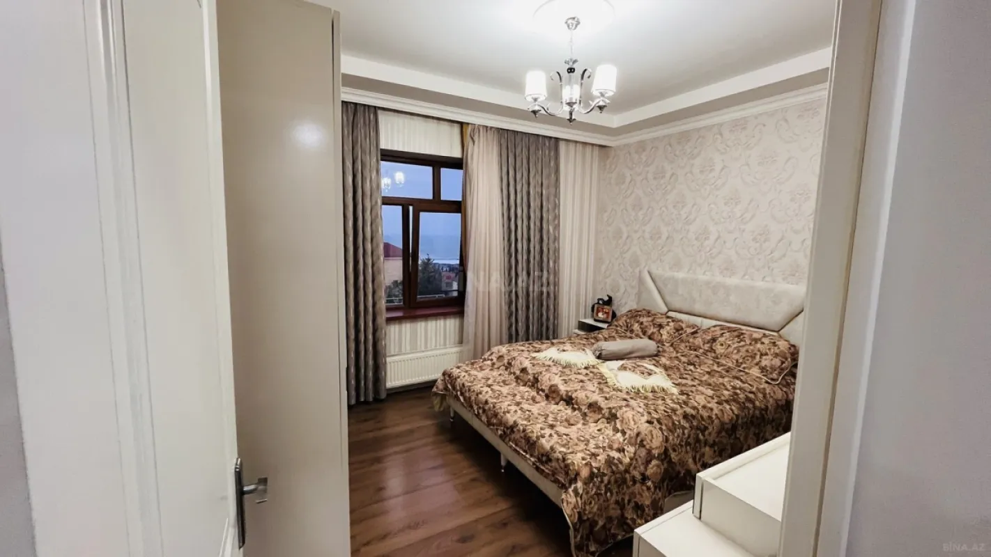 Satılır 7 otaqlı həyət evi 350 m²