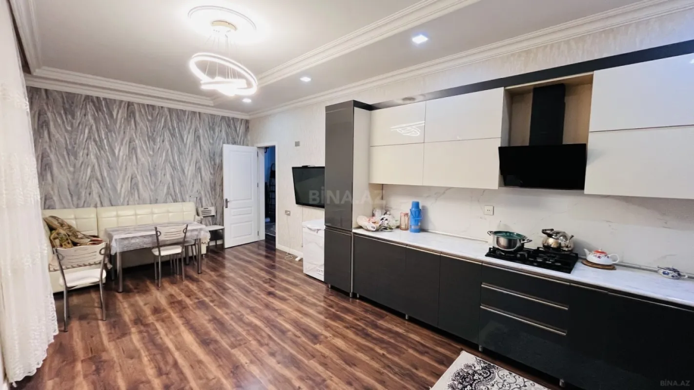 Satılır 7 otaqlı həyət evi 350 m²
