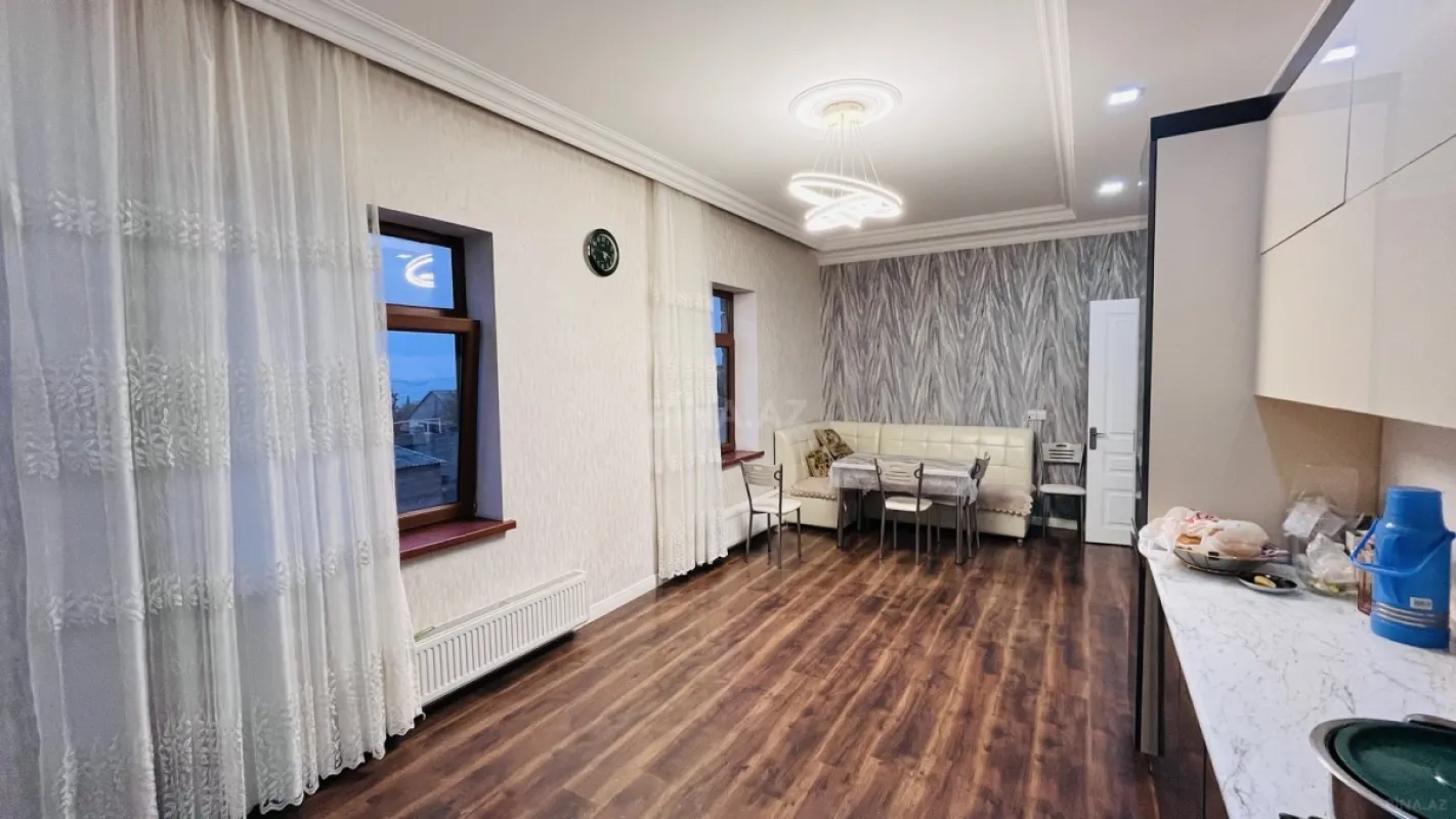 Satılır 7 otaqlı həyət evi 350 m²
