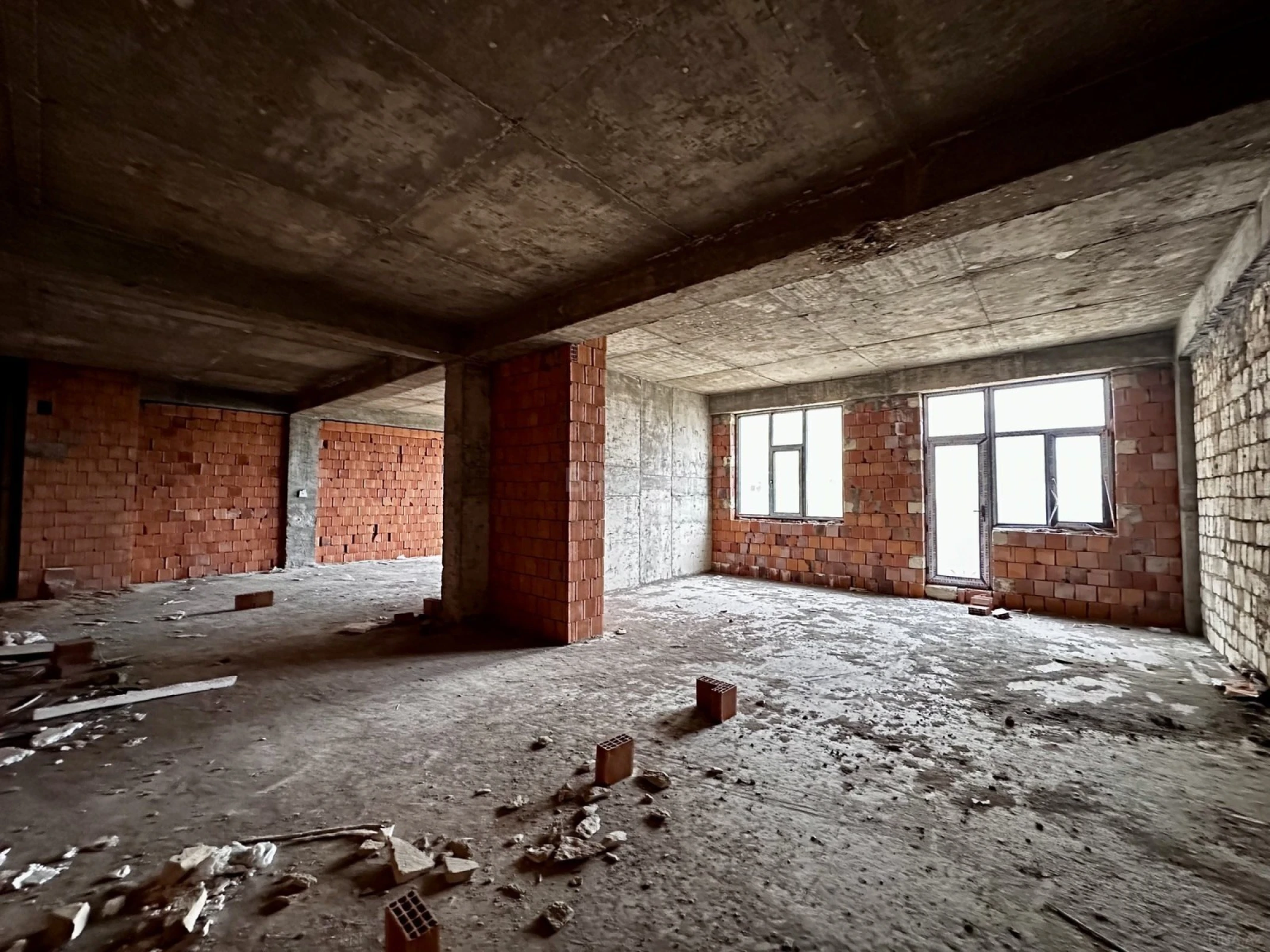 Satılır 3 otaqlı mənzil 140 m²