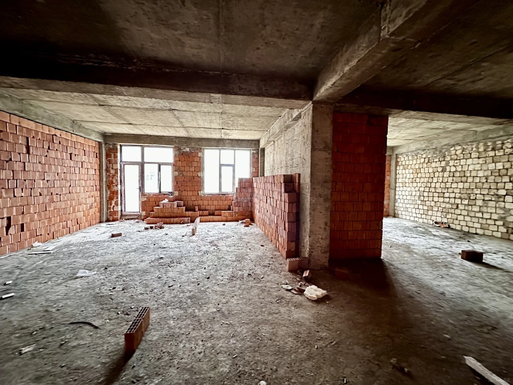 Satılır 3 otaqlı mənzil 140 m²