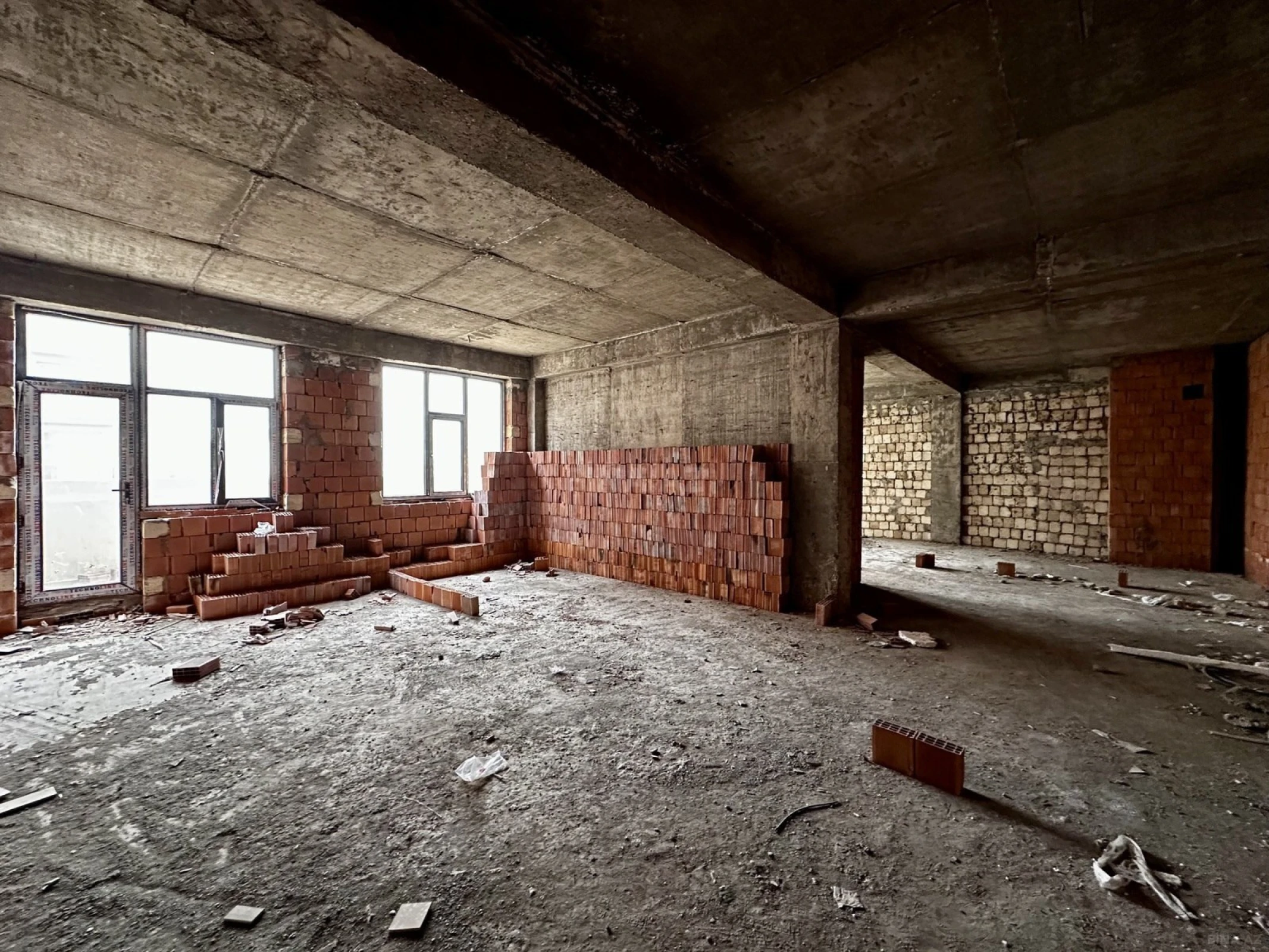 Satılır 3 otaqlı mənzil 140 m²