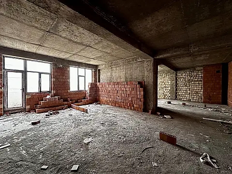 Satılır 3 otaqlı mənzil 140 m²