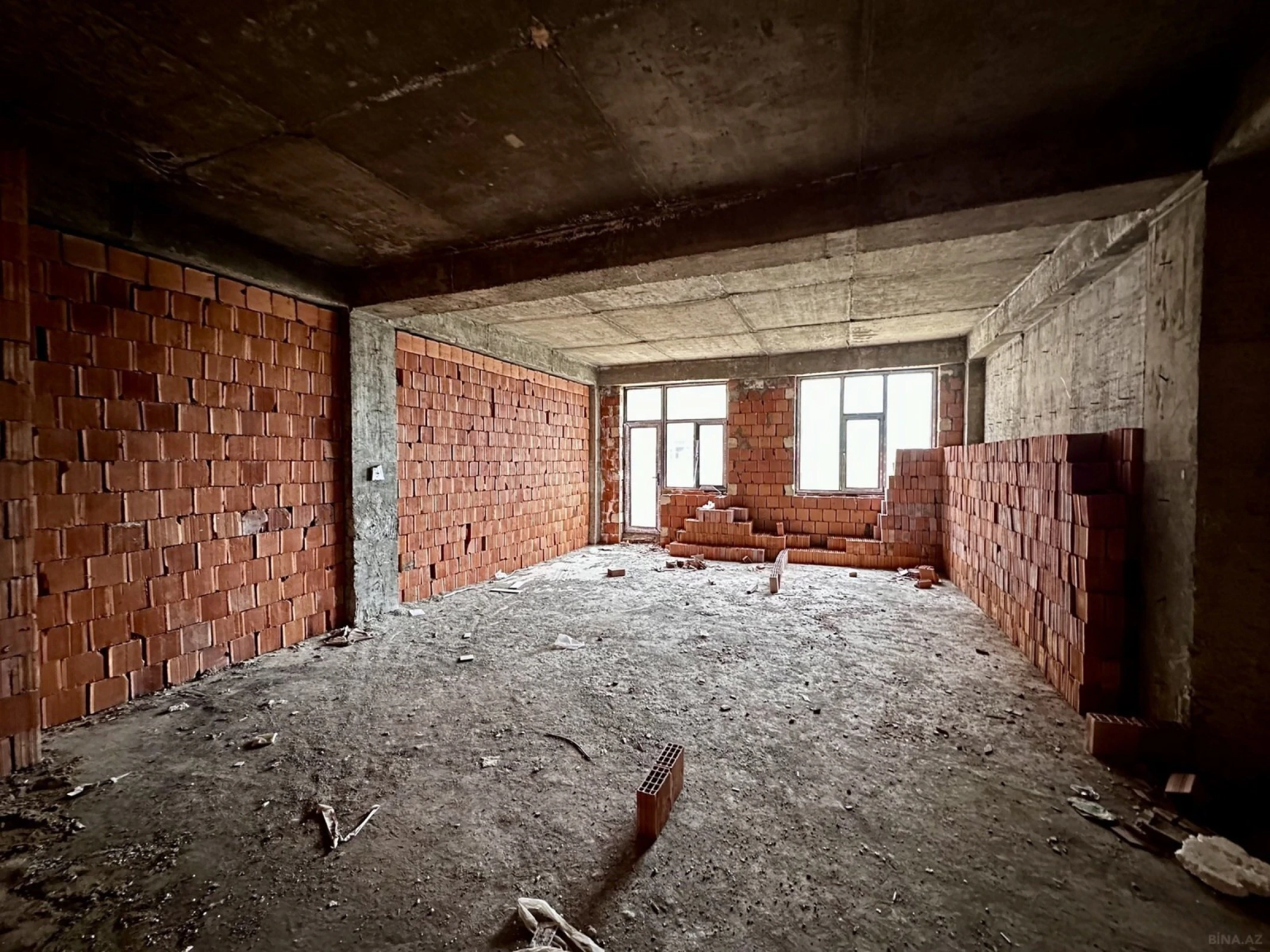 Satılır 3 otaqlı mənzil 140 m²