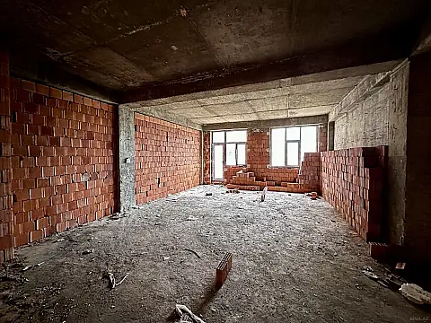 Satılır 3 otaqlı mənzil 140 m²