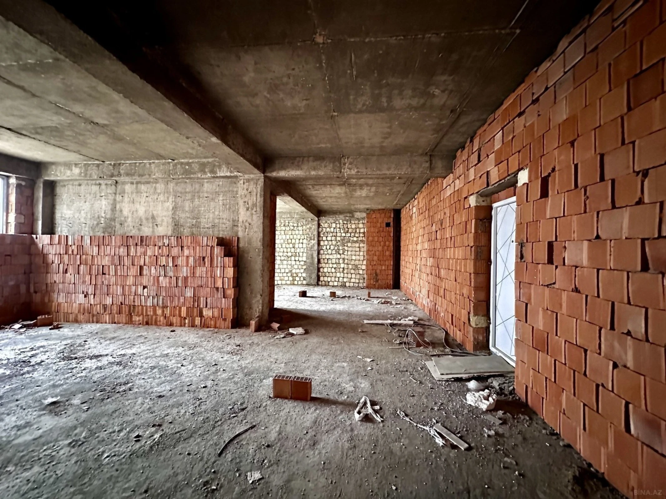 Satılır 3 otaqlı mənzil 140 m²