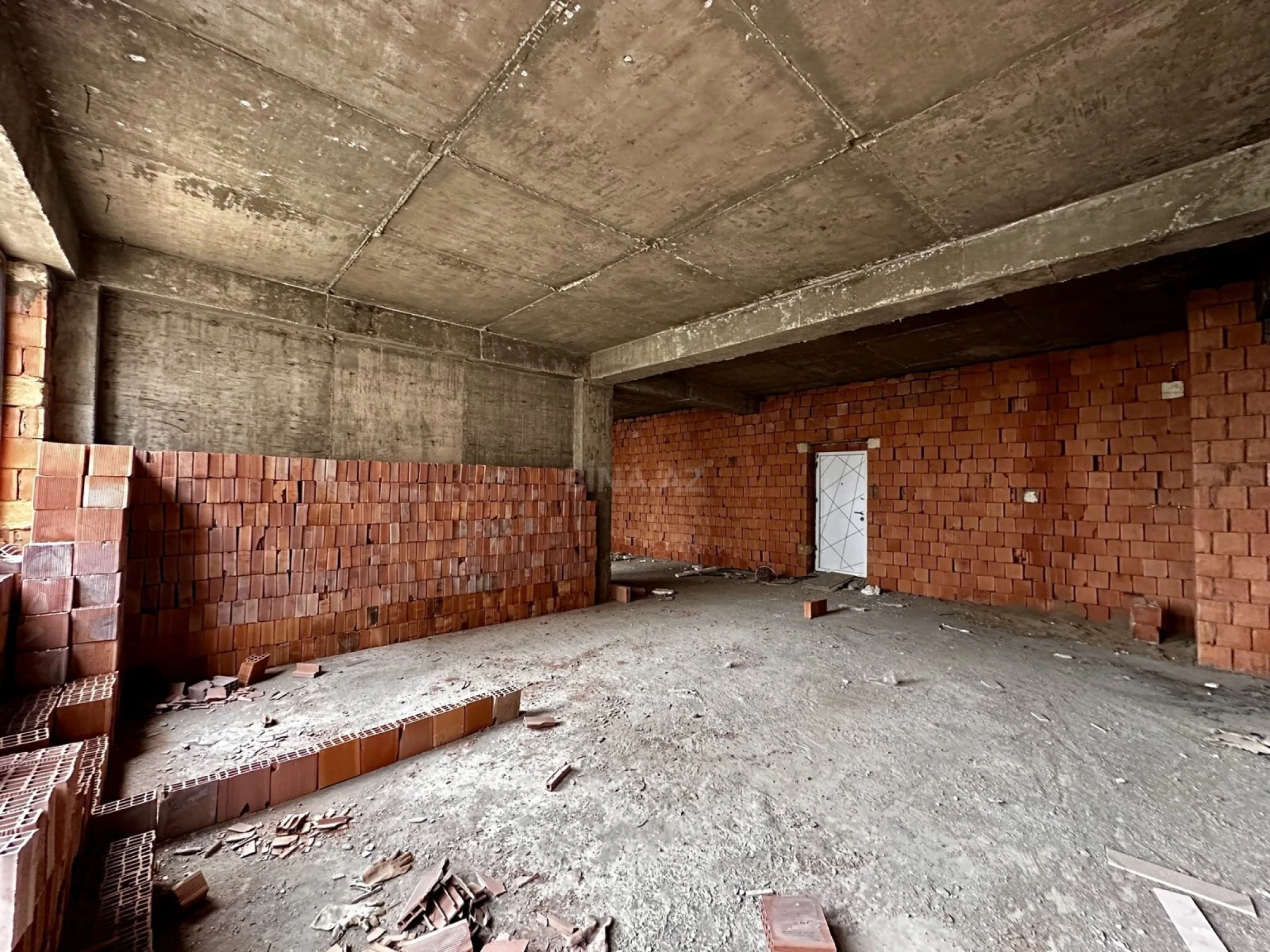 Satılır 3 otaqlı mənzil 140 m²