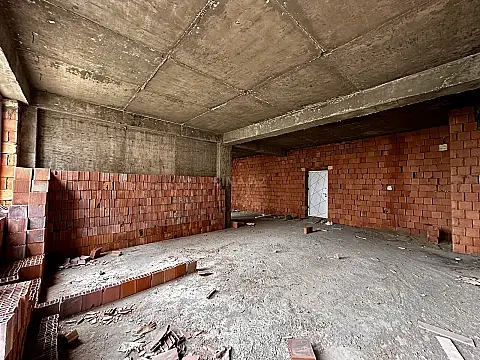 Satılır 3 otaqlı mənzil 140 m²