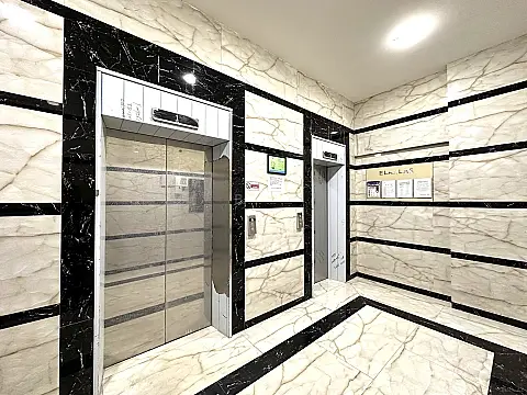 Satılır 4 otaqlı mənzil 151 m²