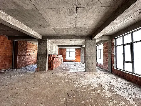 Satılır 4 otaqlı mənzil 151 m²