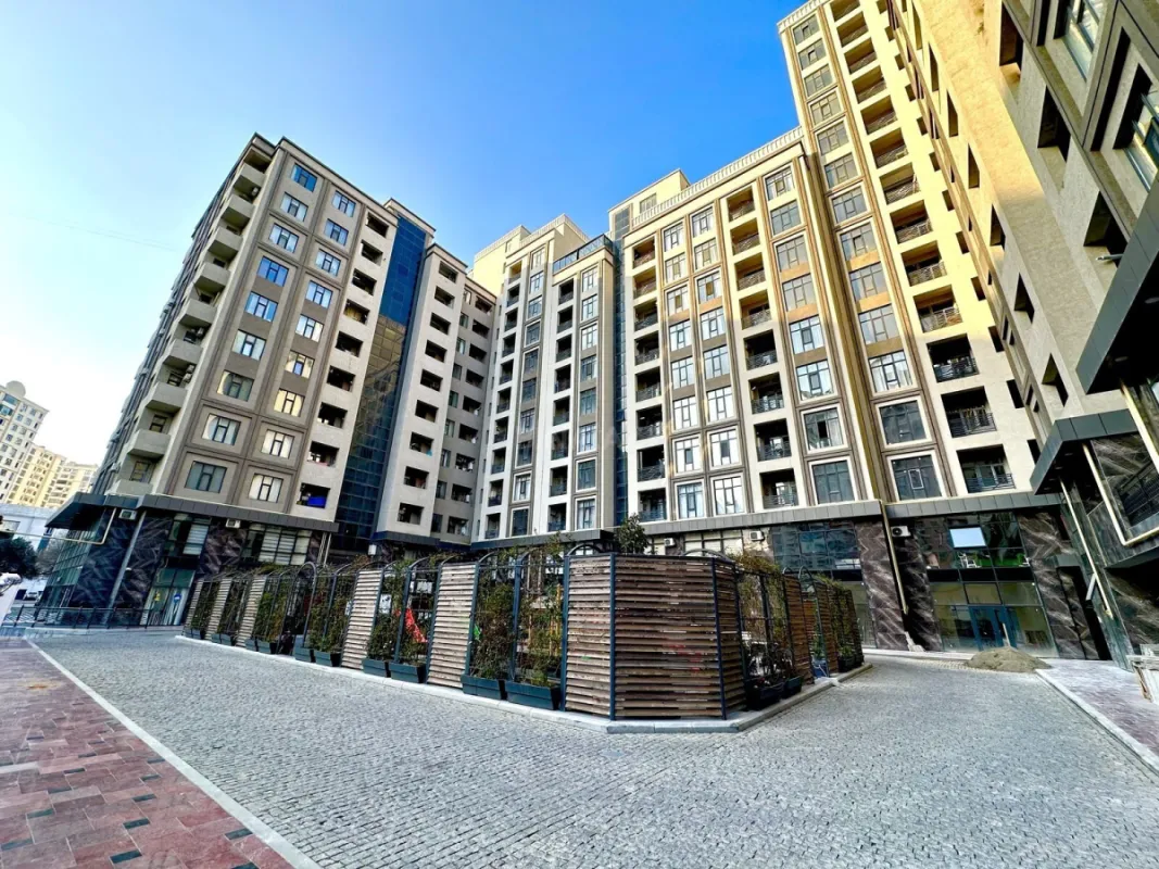 Satılır 4 otaqlı mənzil 151 m²