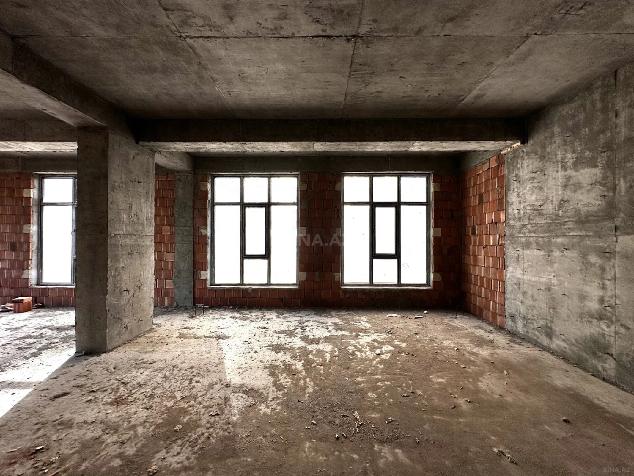 Satılır 4 otaqlı mənzil 151 m²