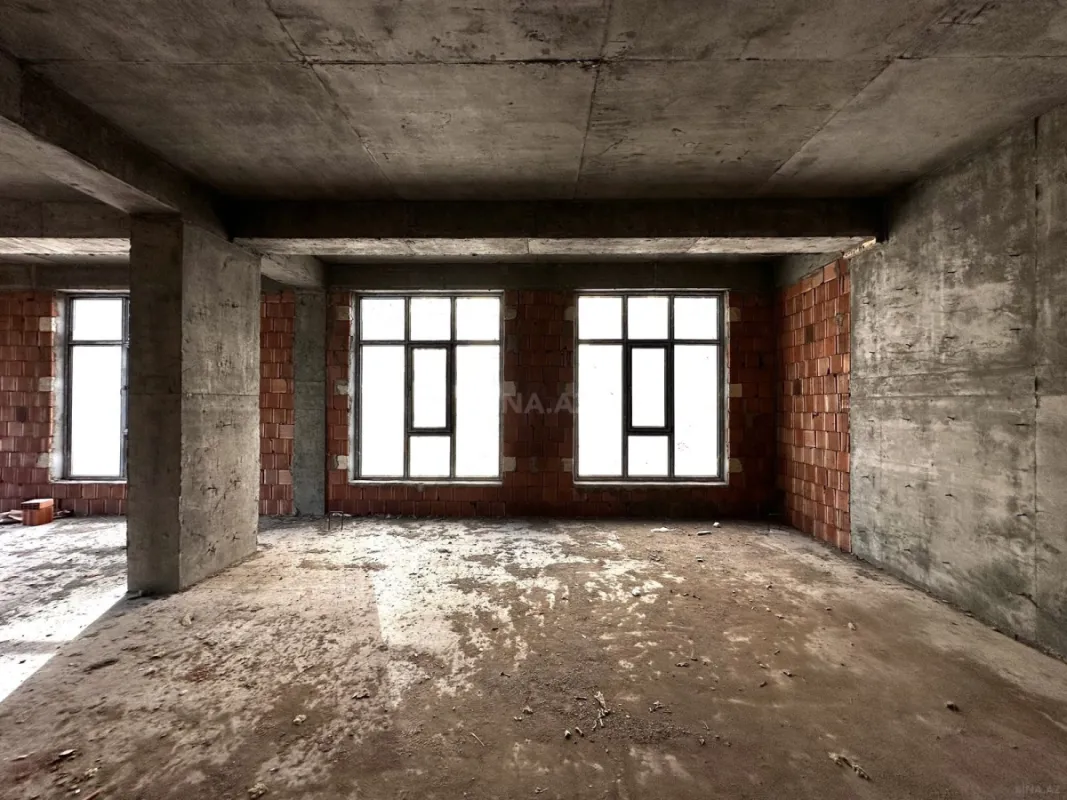 Satılır 4 otaqlı mənzil 151 m²