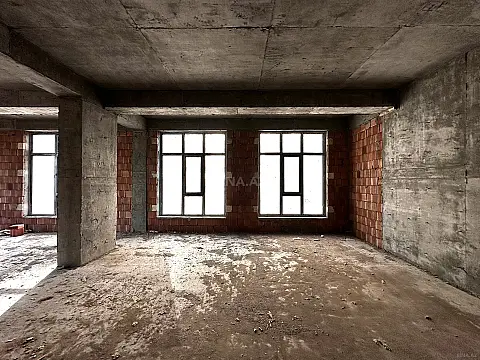 Satılır 4 otaqlı mənzil 151 m²