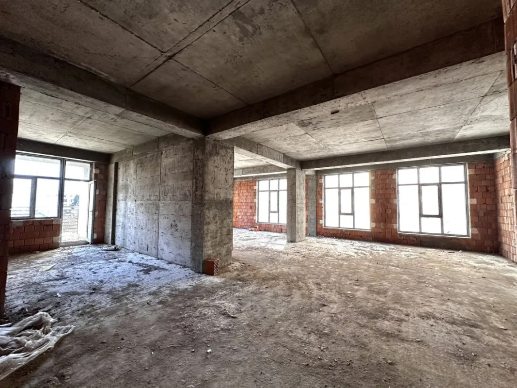 Satılır 4 otaqlı mənzil 151 m²