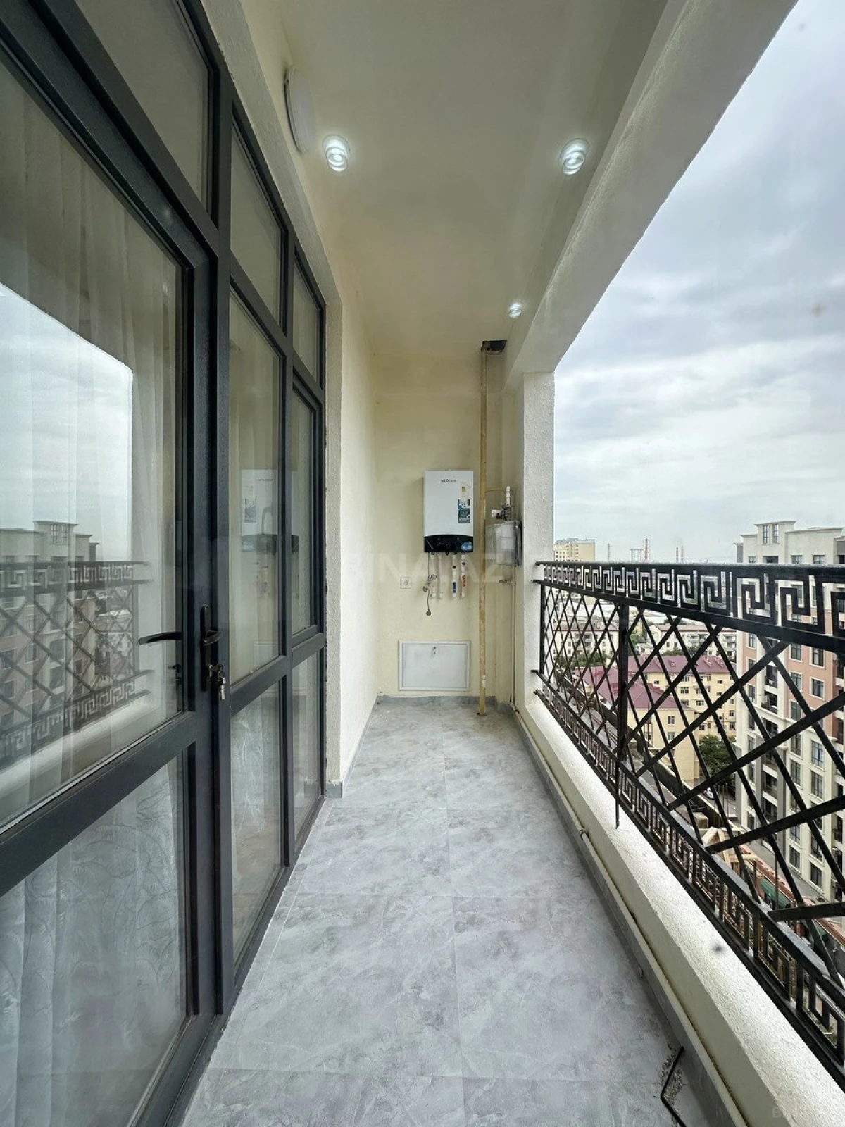 Satılır 3 otaqlı mənzil 126 m²