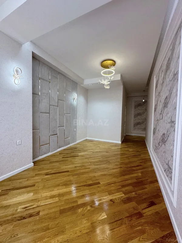 Satılır 3 otaqlı mənzil 126 m²