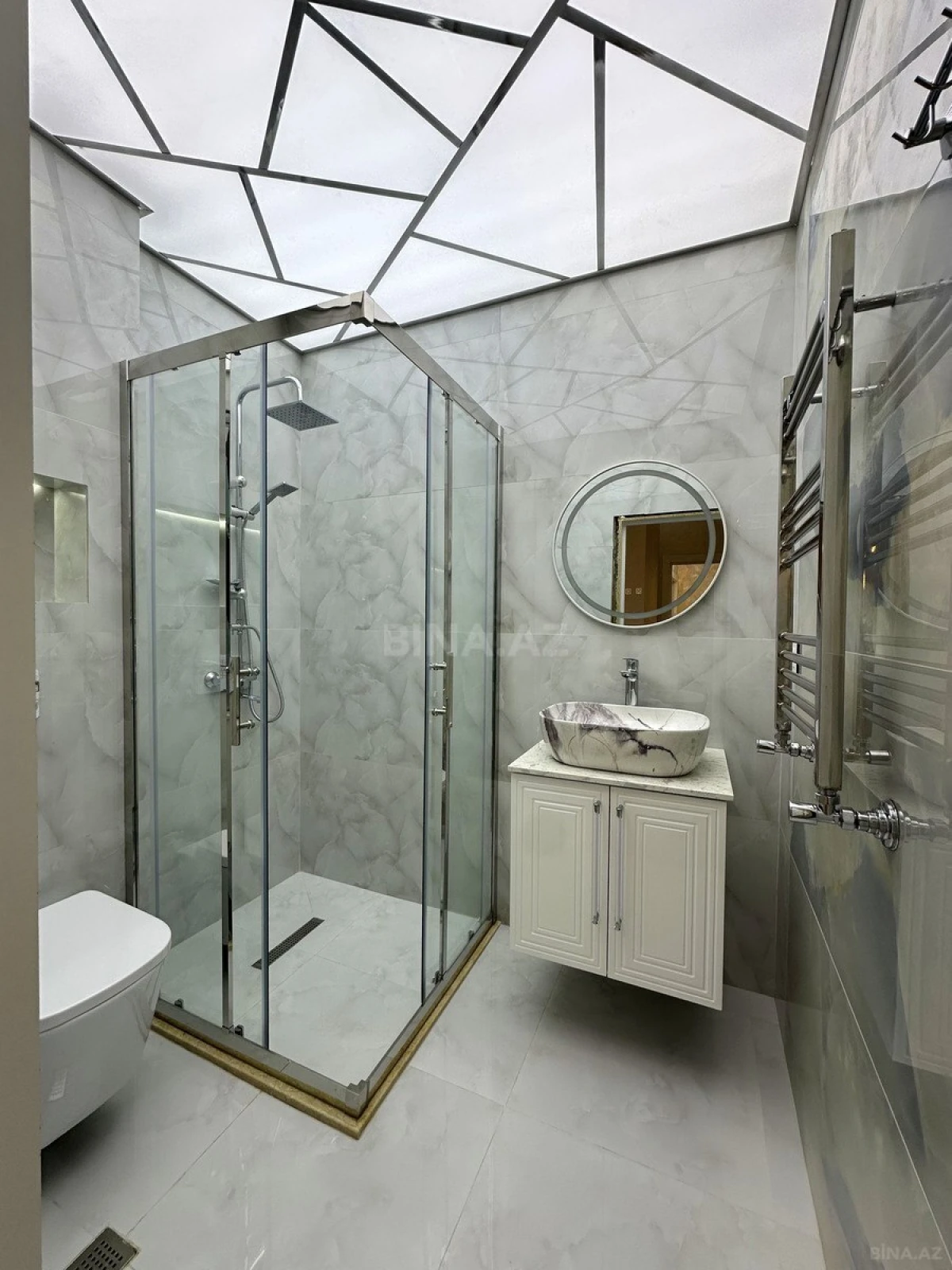 Satılır 3 otaqlı mənzil 126 m²