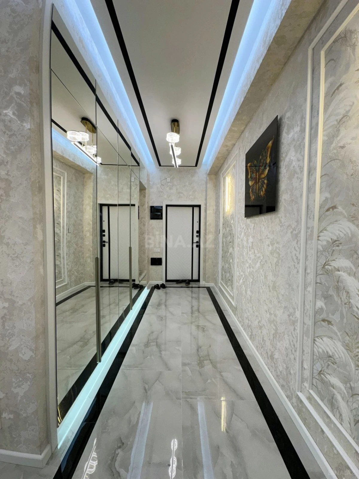 Satılır 3 otaqlı mənzil 126 m²