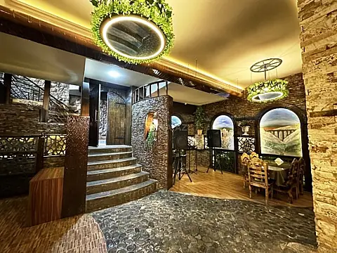 Satılır obyekt 400 m²