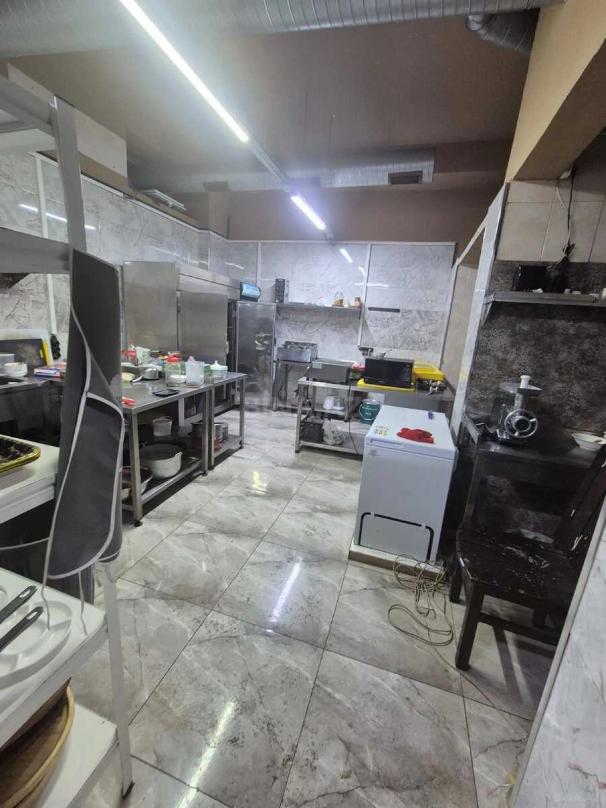 Satılır obyekt 400 m²