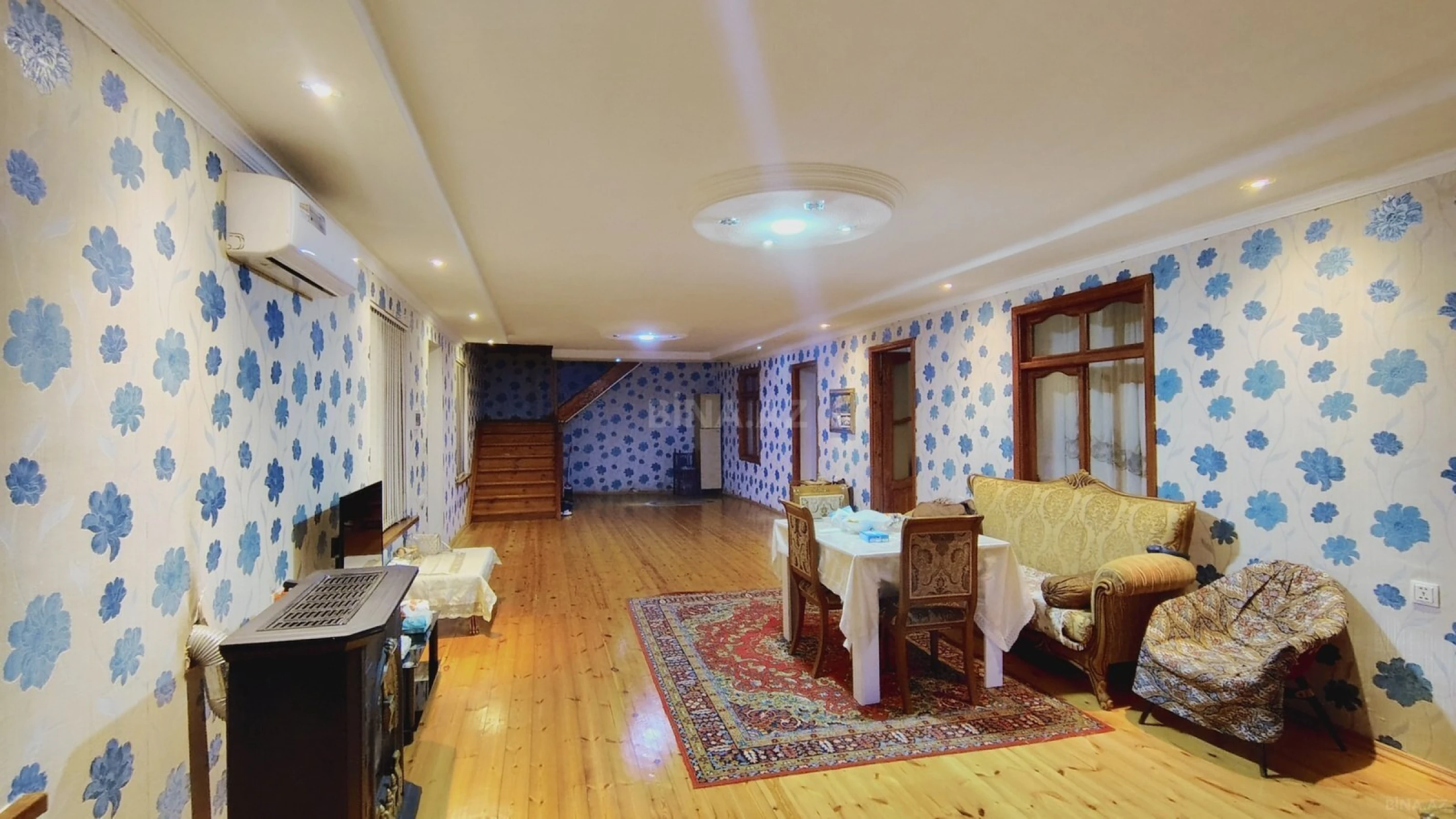 Satılır 8 otaqlı həyət evi 395 m²