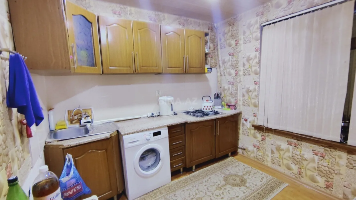 Satılır 8 otaqlı həyət evi 395 m²