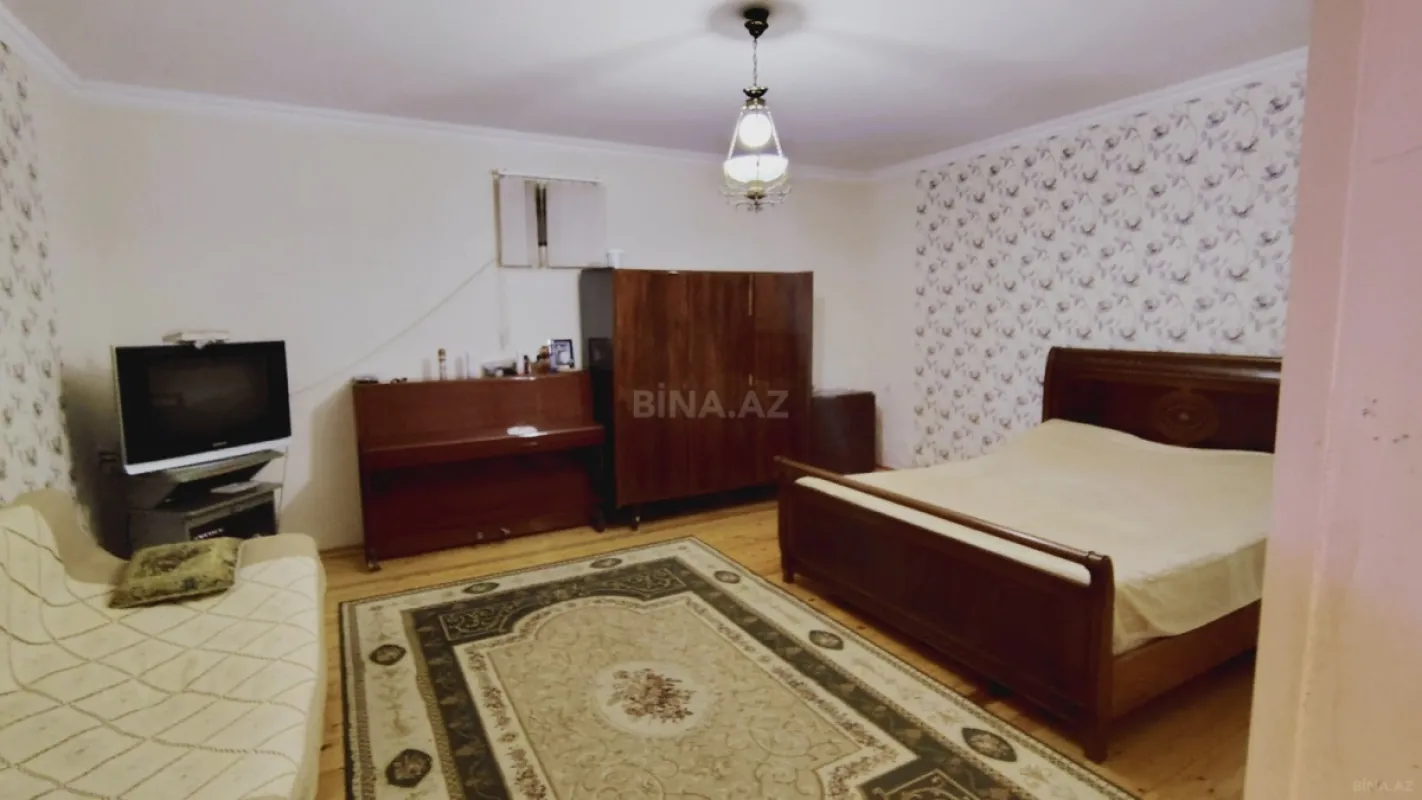 Satılır 8 otaqlı həyət evi 395 m²