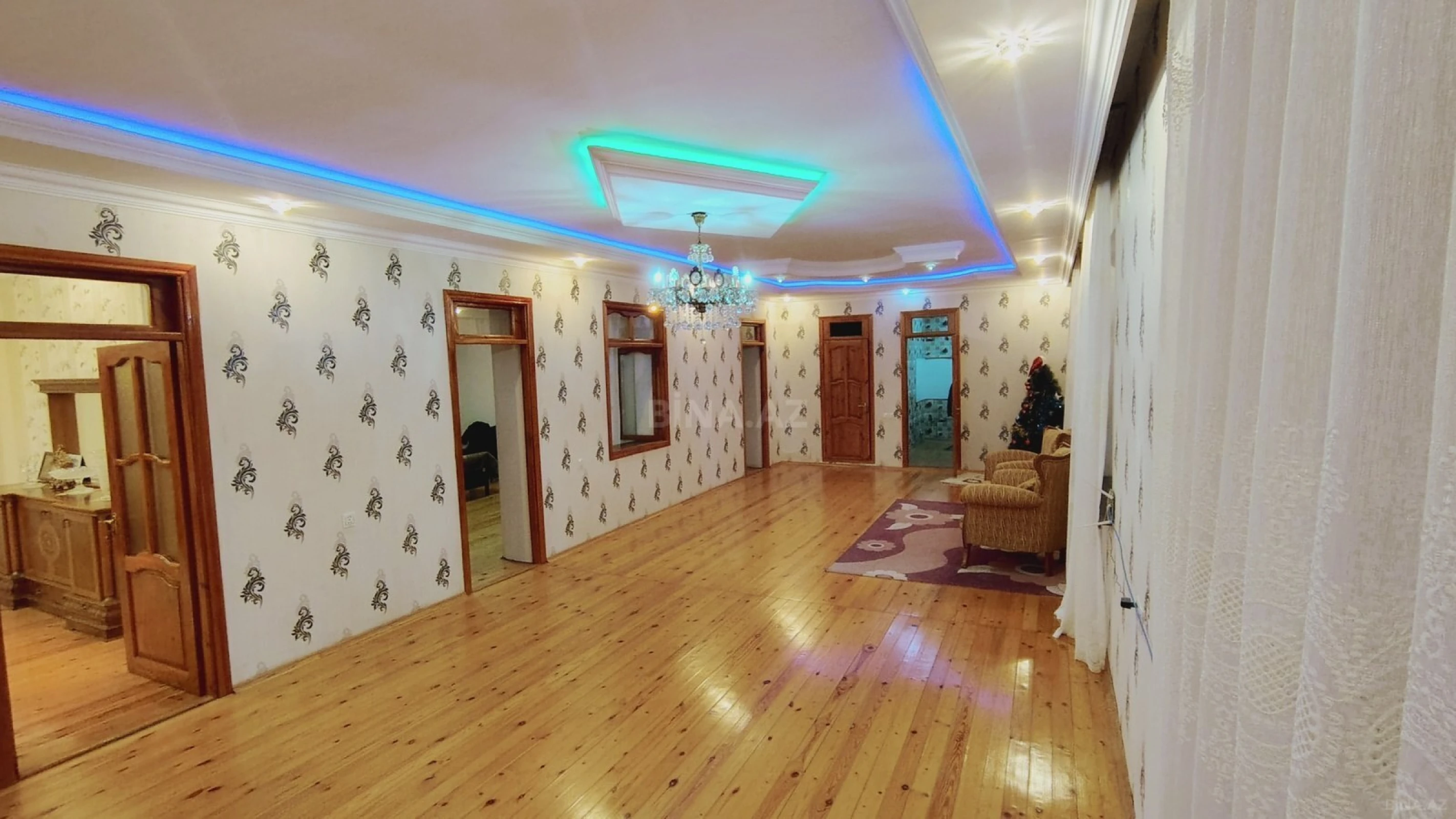 Satılır 8 otaqlı həyət evi 395 m²