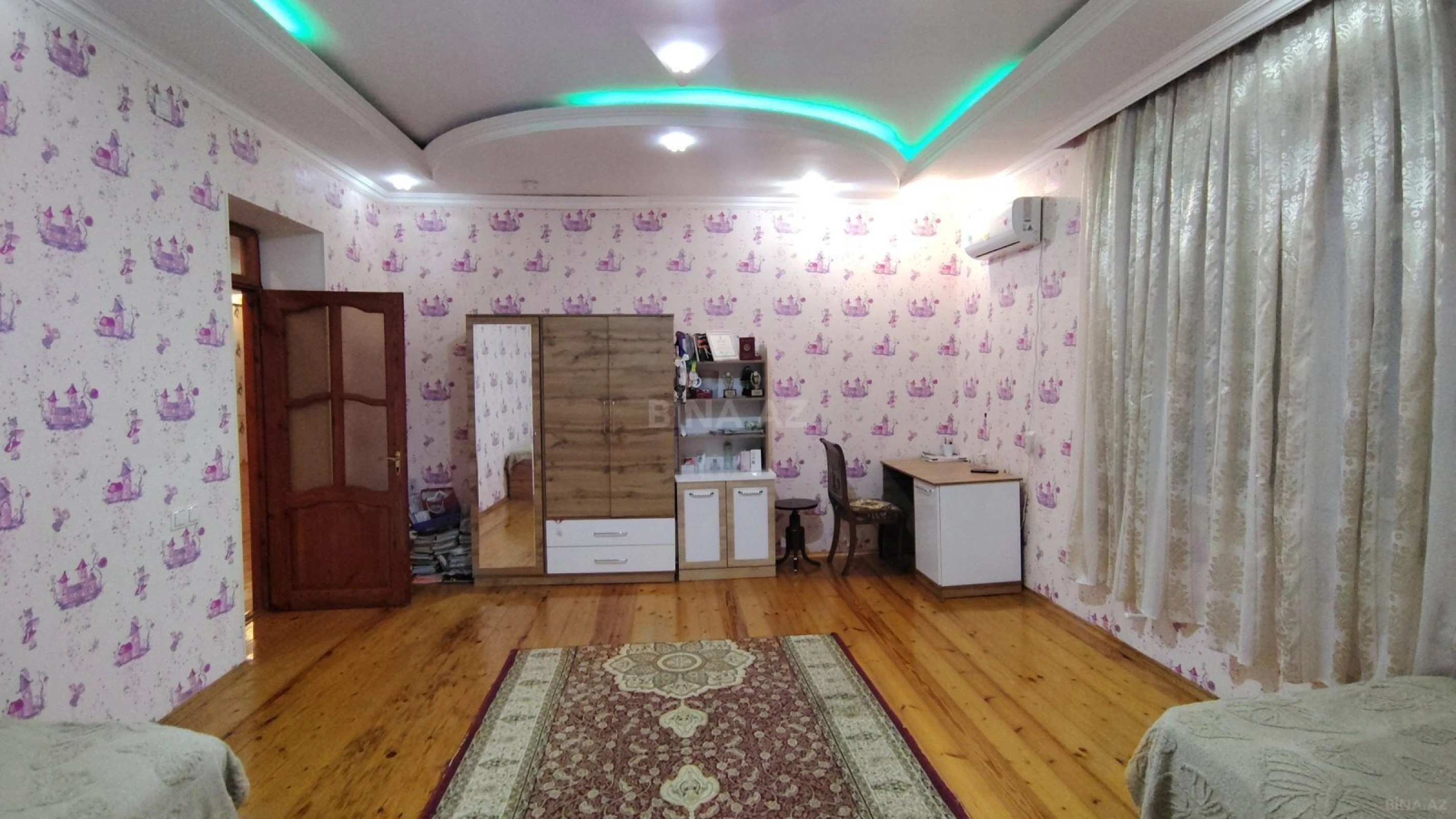 Satılır 8 otaqlı həyət evi 395 m²