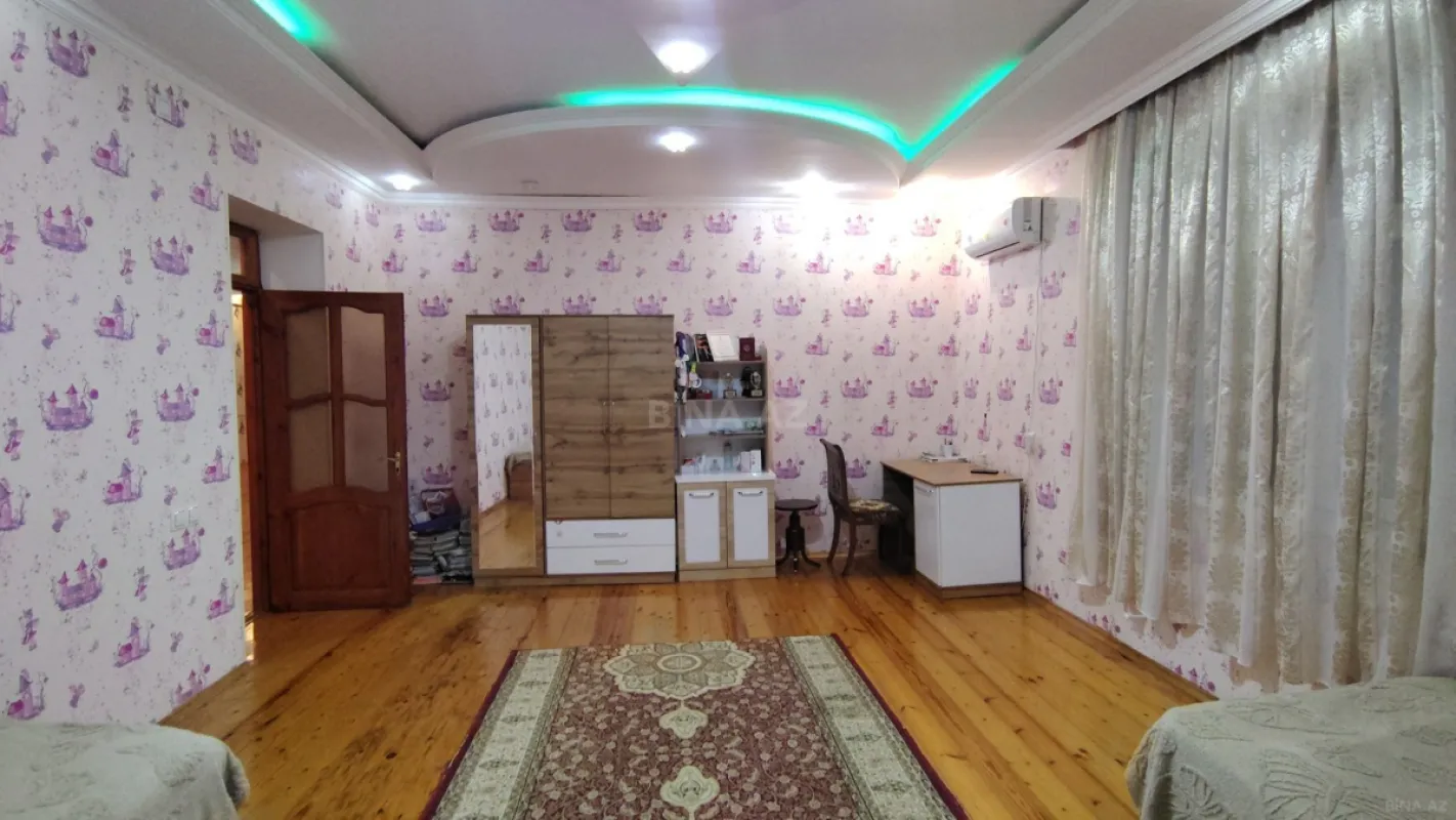 Satılır 8 otaqlı həyət evi 395 m²