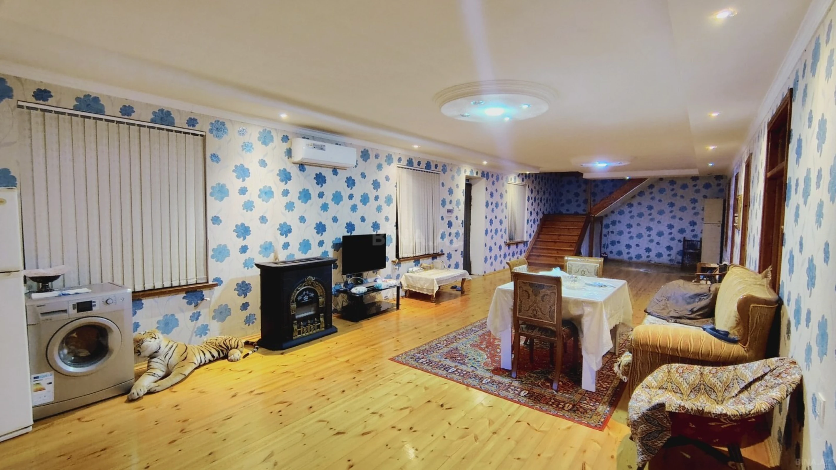 Satılır 8 otaqlı həyət evi 395 m²