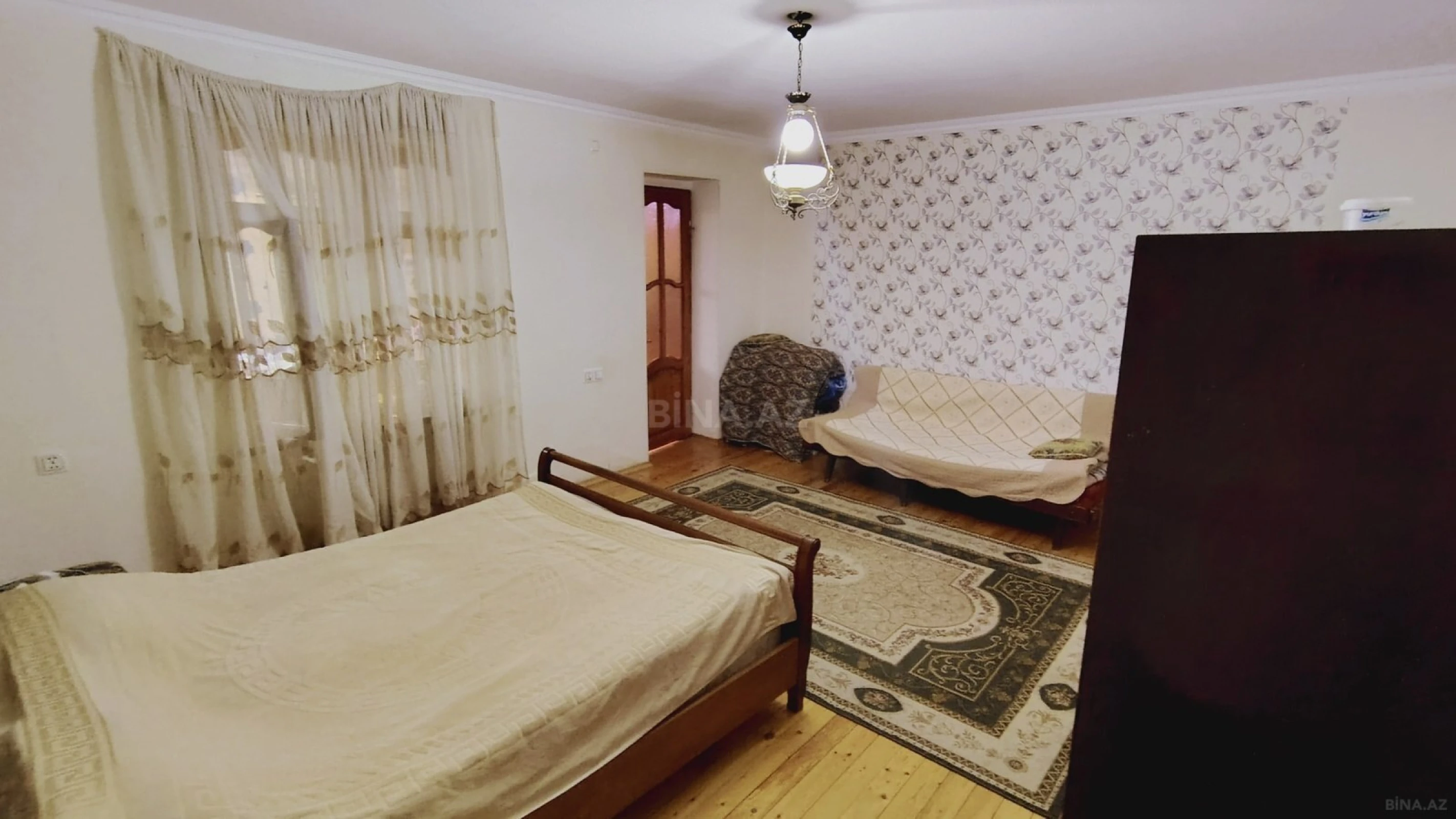 Satılır 8 otaqlı həyət evi 395 m²