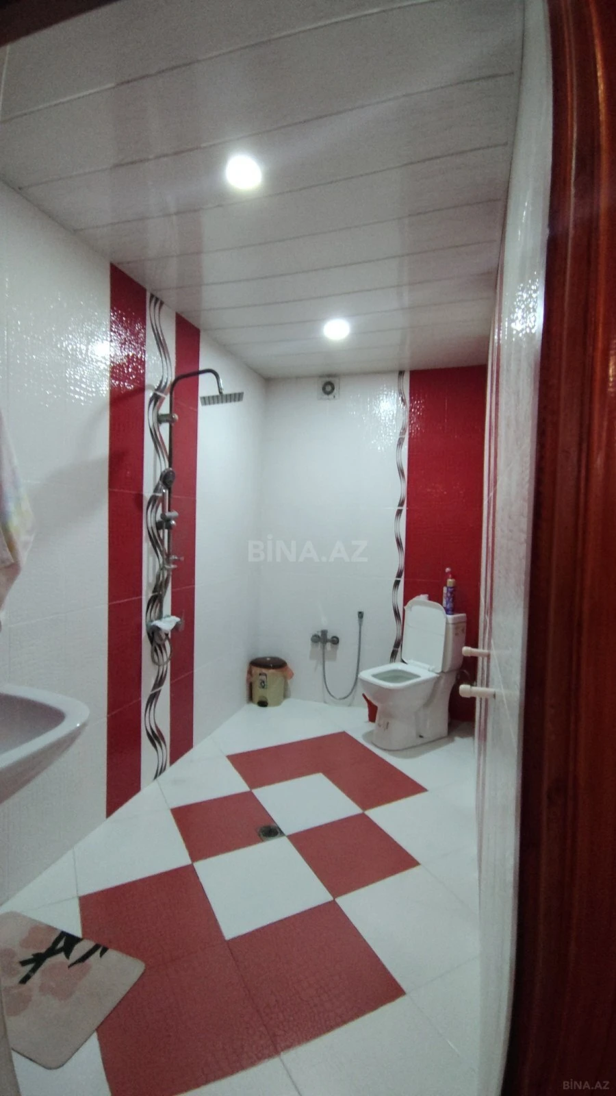 Satılır 8 otaqlı həyət evi 395 m²