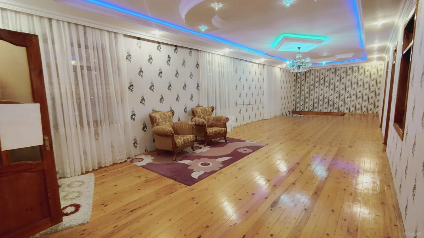 Satılır 8 otaqlı həyət evi 395 m²
