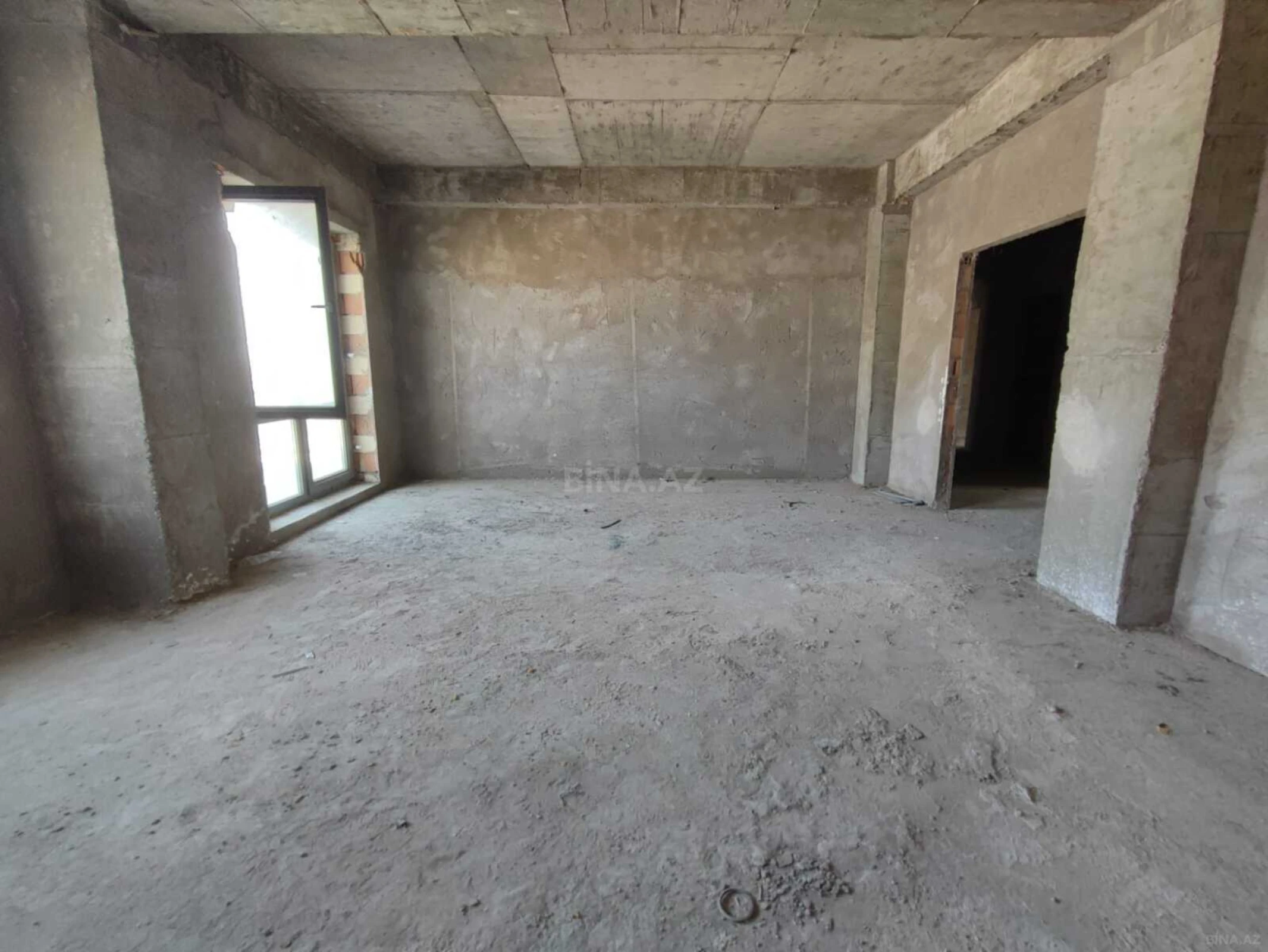 Satılır 5 otaqlı mənzil 204 m²