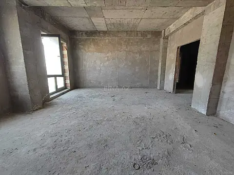 Satılır 5 otaqlı mənzil 204 m²