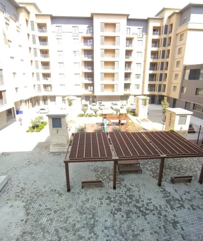 Satılır 5 otaqlı mənzil 204 m²