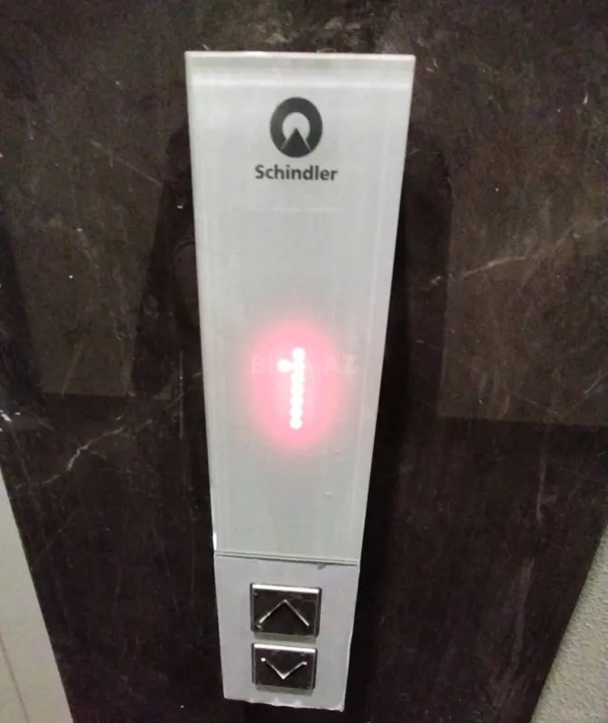 Satılır 5 otaqlı mənzil 204 m²