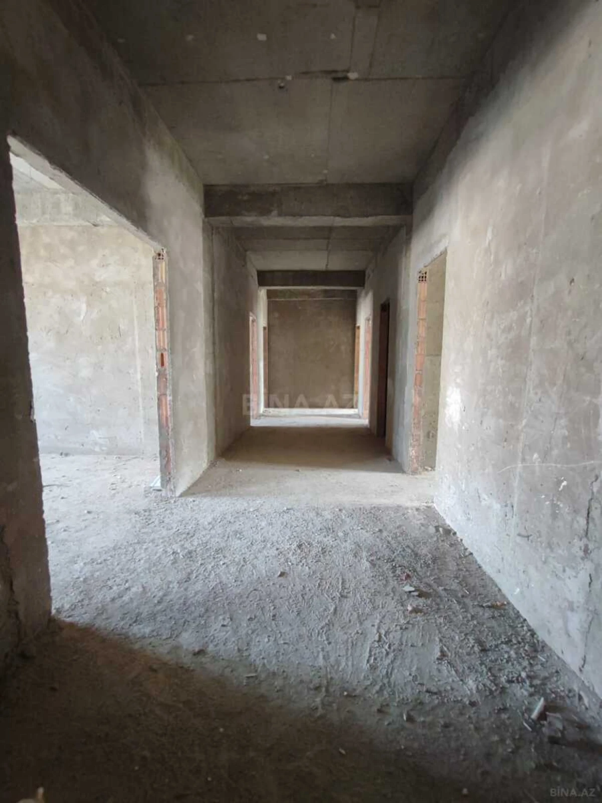 Satılır 5 otaqlı mənzil 204 m²