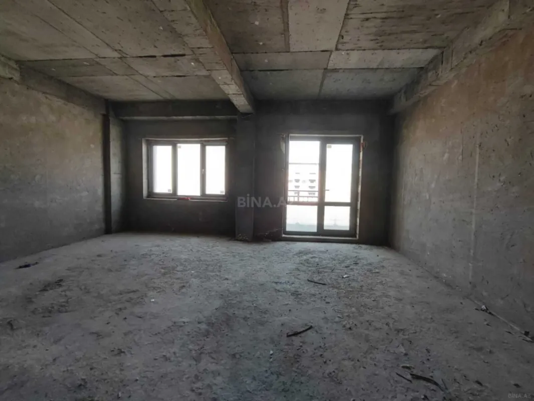 Satılır 5 otaqlı mənzil 204 m²