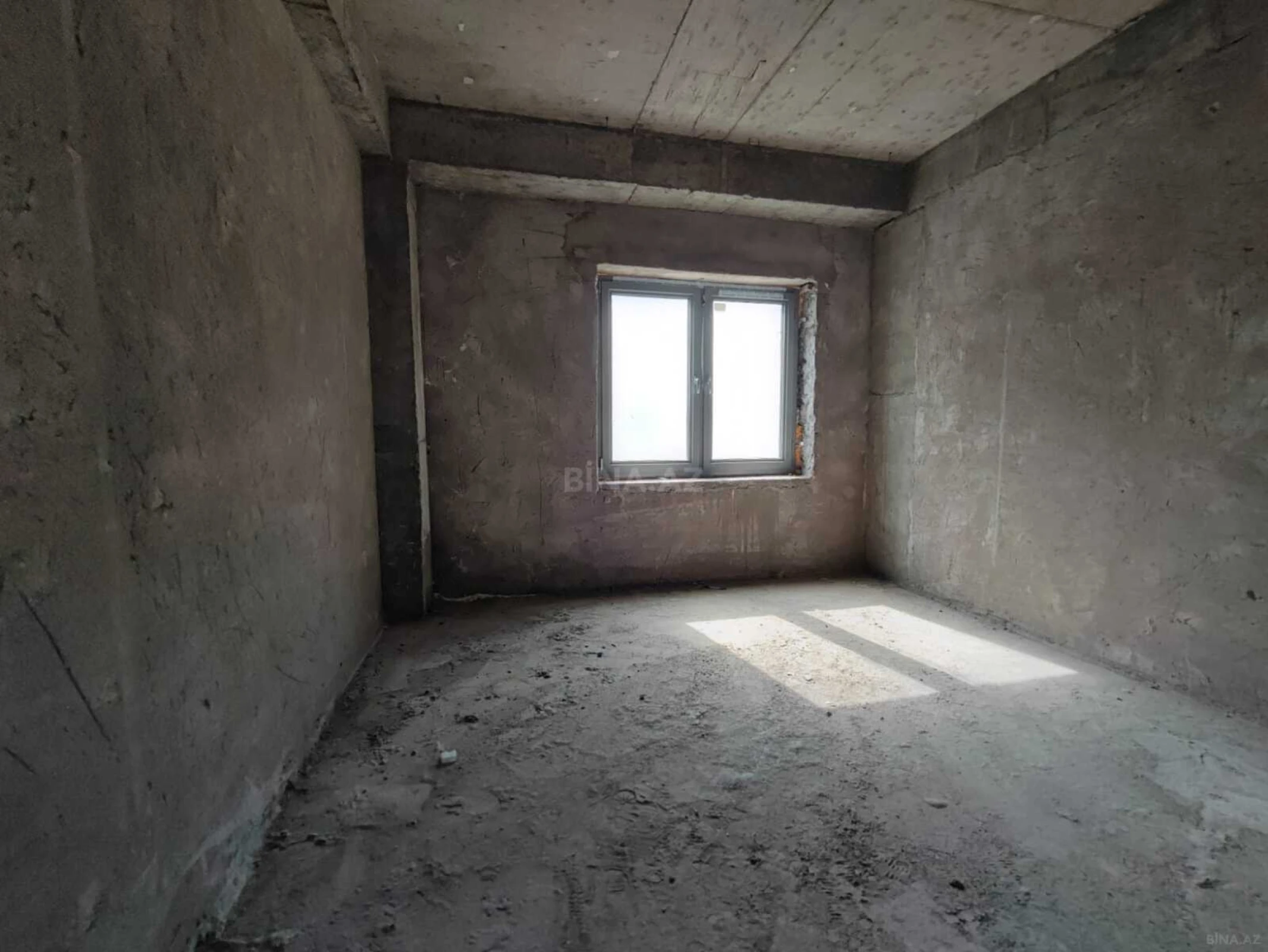 Satılır 5 otaqlı mənzil 204 m²