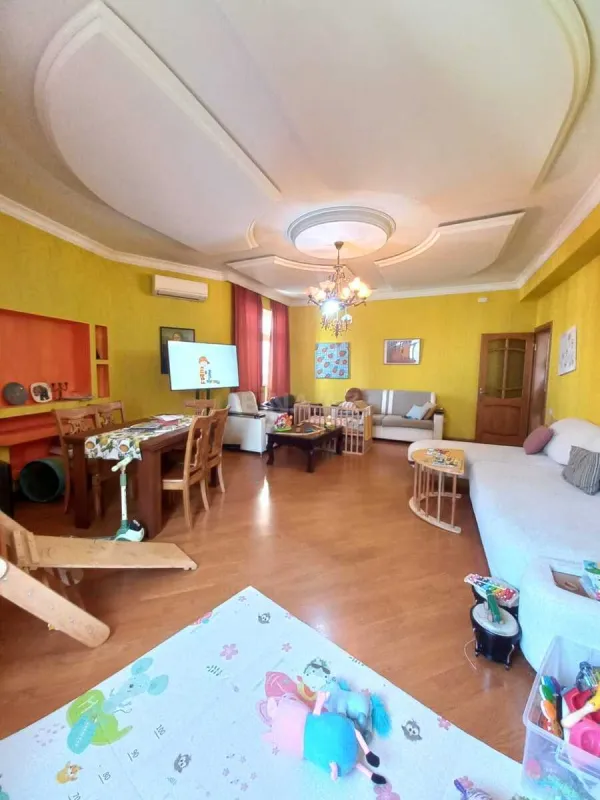 Satılır 3 otaqlı mənzil 135 m²