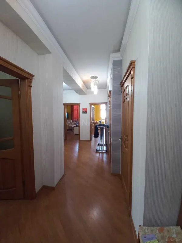 Satılır 3 otaqlı mənzil 135 m²