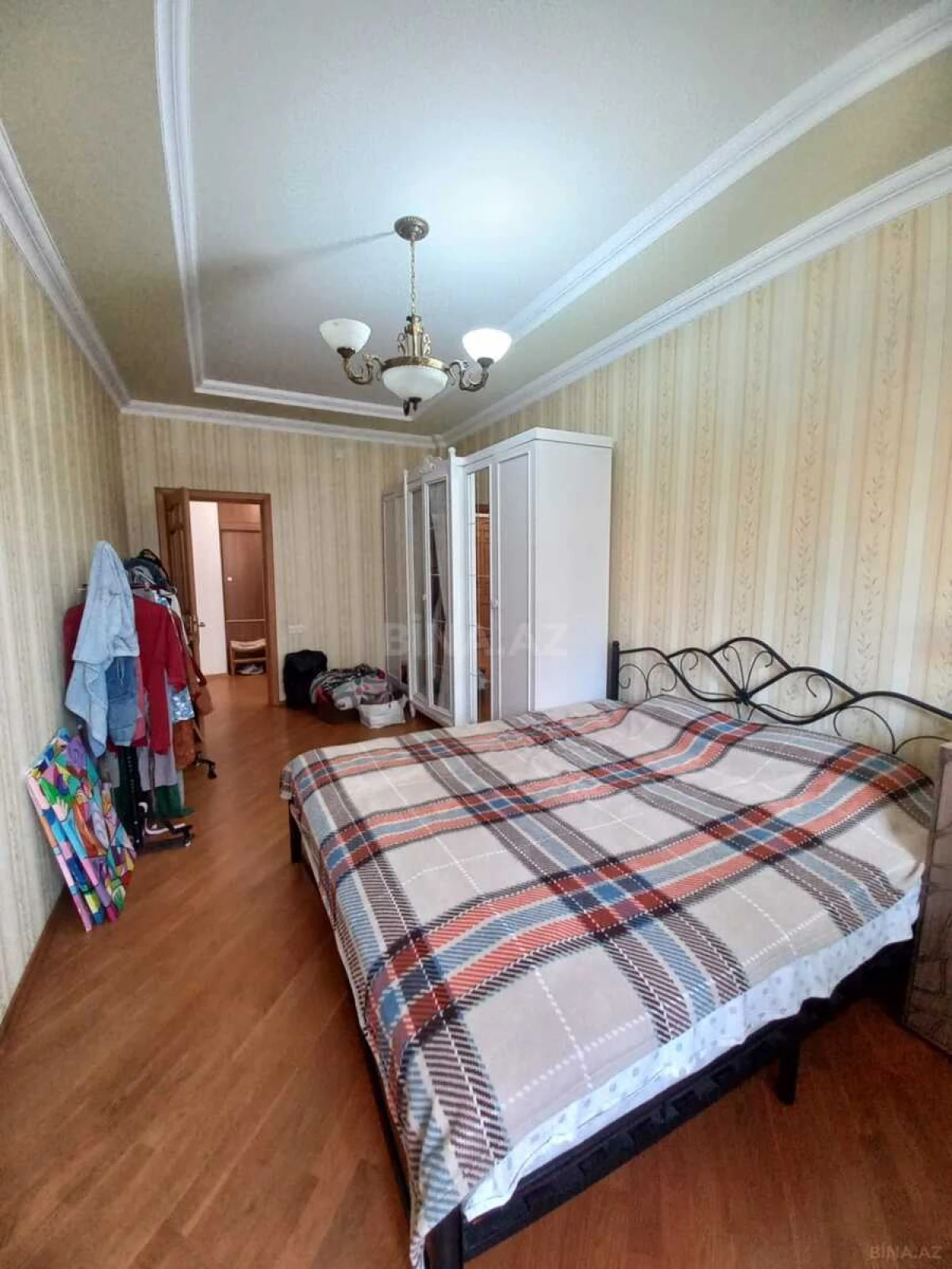 Satılır 3 otaqlı mənzil 135 m²